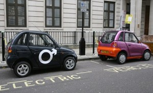 ELECTRIC CARS ON CHARGE IN WILTON STREETPICTURE JEREMY SELWYN17/11/2008