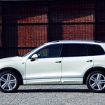 ’14 Tiguan lead